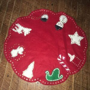 Vintage Christmas felt appliqué tabletop decoration